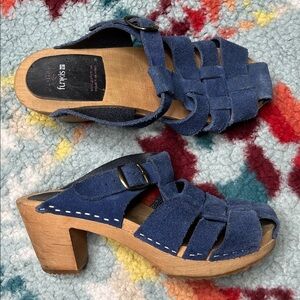 Funkis navy suede plait clogs